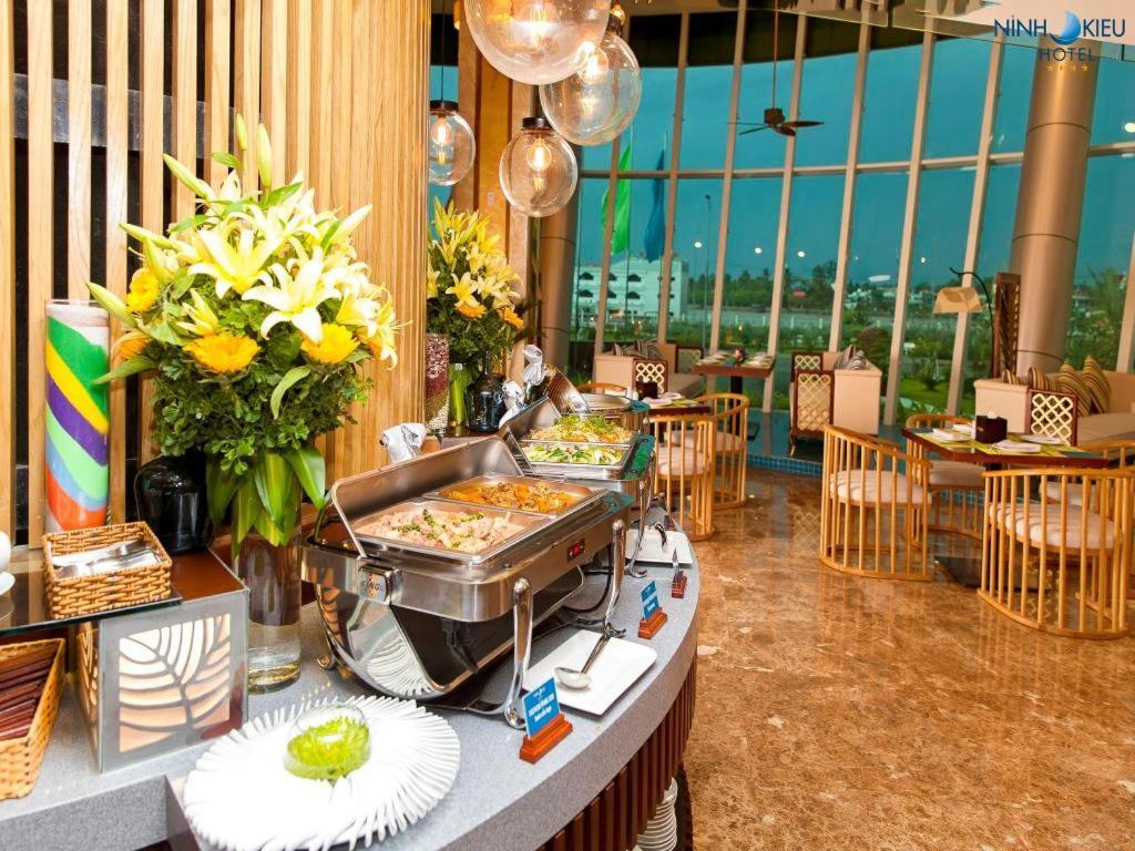 Ninh Kieu Riverside Hotel Can Tho Exterior photo