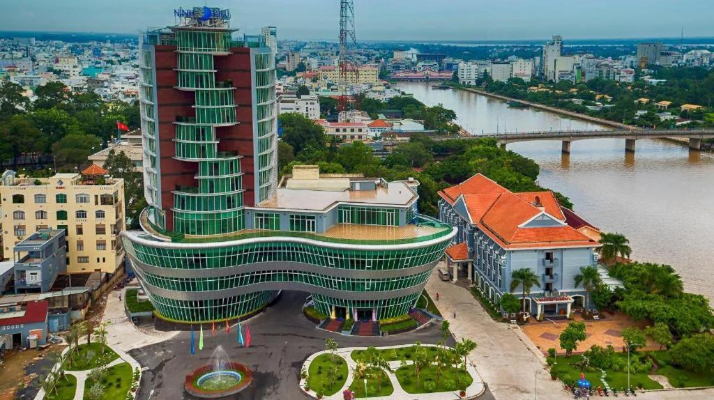 Ninh Kieu Riverside Hotel Can Tho Exterior photo
