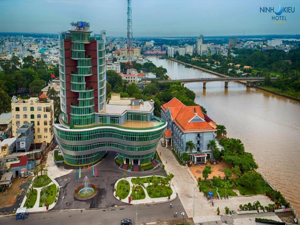 Ninh Kieu Riverside Hotel Can Tho Exterior photo
